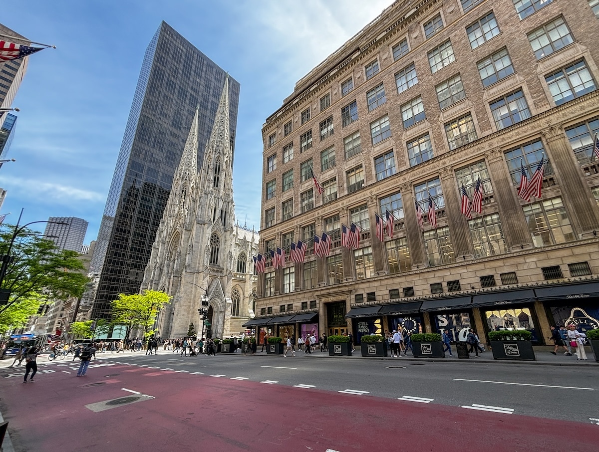 5ème Avenue à New York avec la Cathédrale Saint Patrick en arrière plan