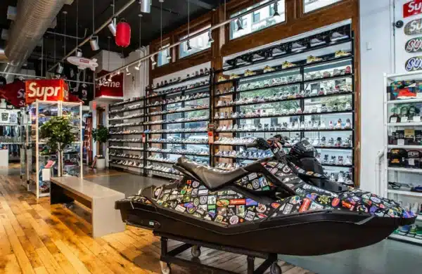 Intérieur magasin sneakers Laced Up à New-York