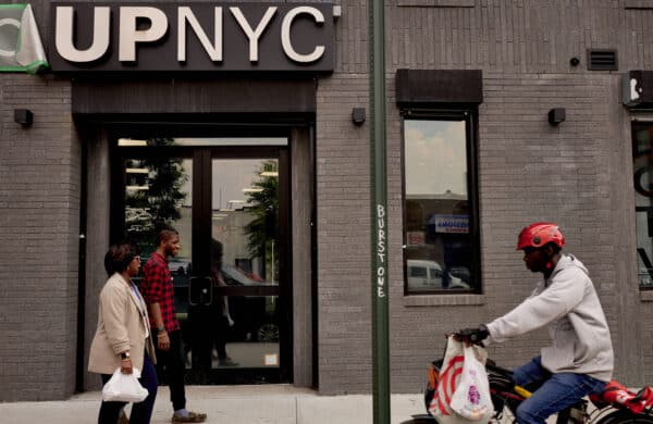 Façade magasin de sneakers UP NYC