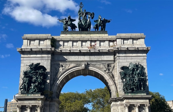 L'arche au milieu de Grand Army Plaza à Brooklyn