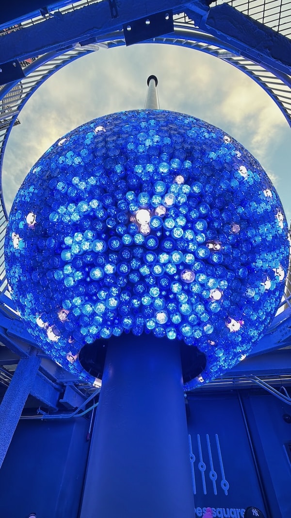 L'accès à la boule pendant la visite du One Times Square à New York