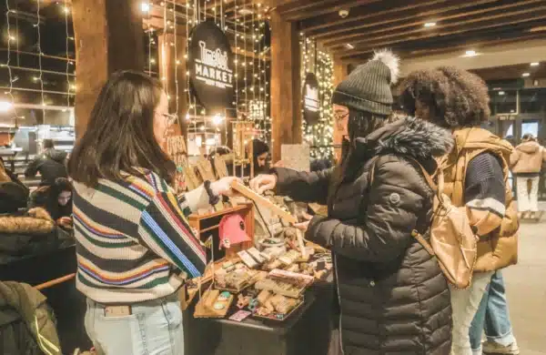 Marché de Noël à DUMBO à Empire Stores