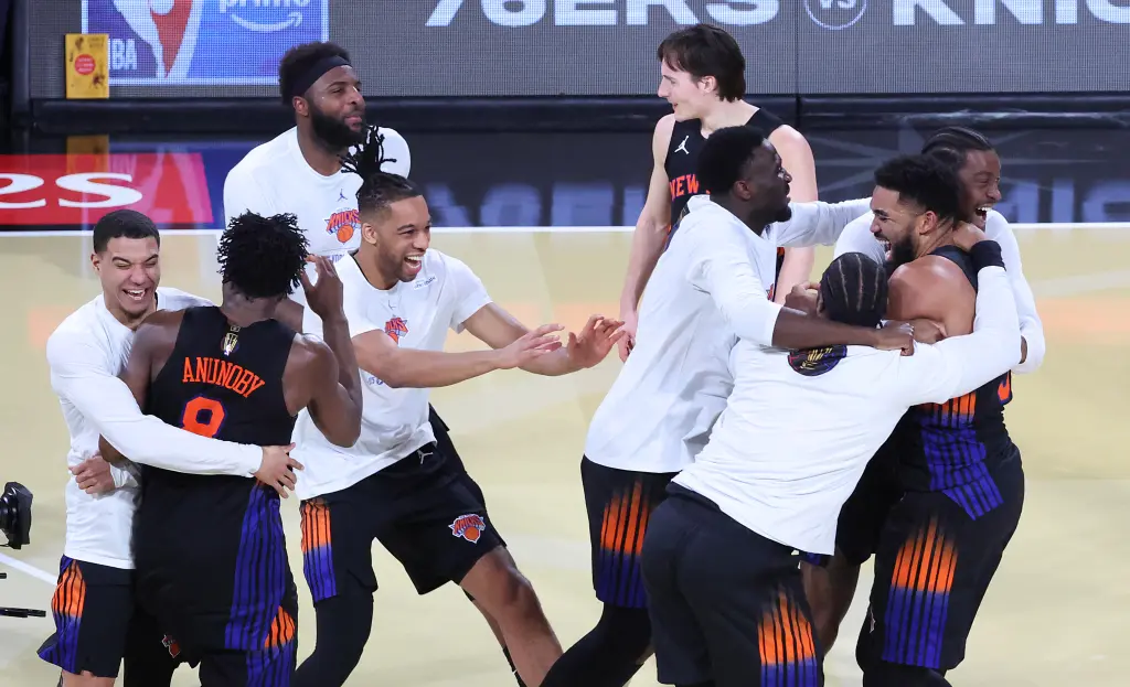 Les Knicks célèbrent leur victoire dans la NBA Cup