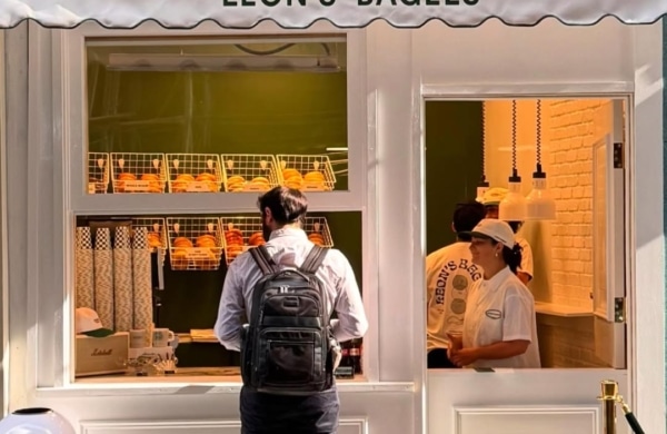 Façade du restaurant Leon's Bagels à New York