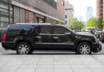 Véhicule noir de transfert privé depuis l'aéroport à New York