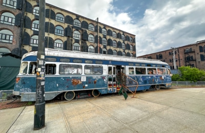 Bus abandonné à Red Hook à Brooklyn