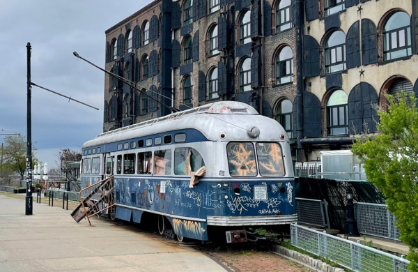 Vieux trolley sur les docks de Red Hook à Brooklyn