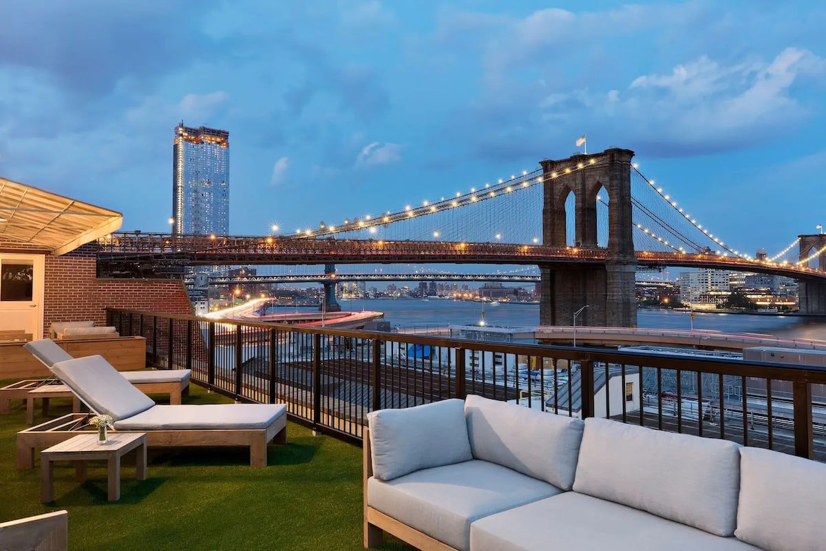 Rooftop avec vue sur le pont de Brooklyn à New York