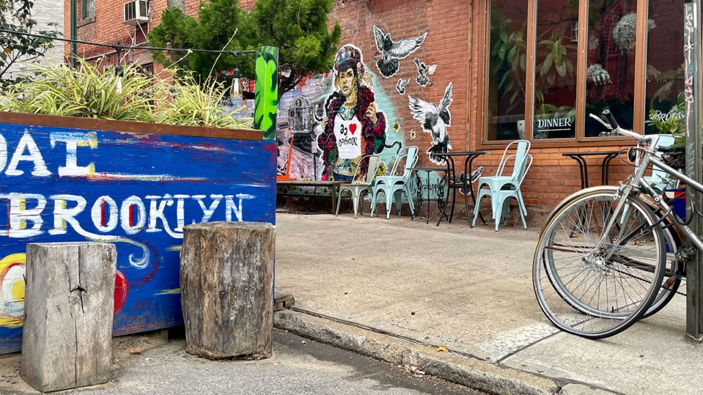 Ambiance Williamsburg à Brooklyn, un quartier artistique animé avec une scène culturelle dynamique