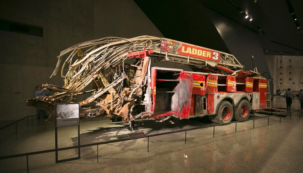 Camion de pompier brûlé dans le musée du 11 septembre à New York