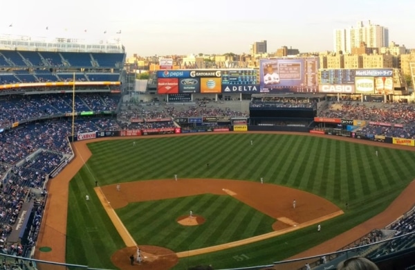 Vue intérieure du Yankee Stadium lors d'un match de baseball