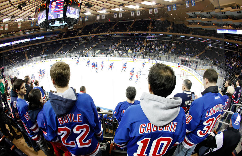 Supporters de hockey sur glace au Madison Square Garden