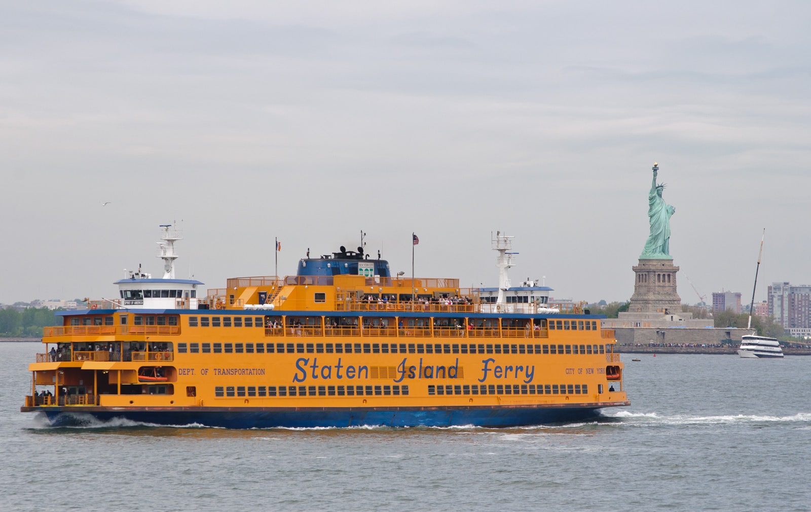 New York Ferry : Explications et avantages du déplacement bateau