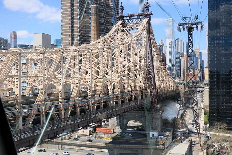 Queensboro Bridge depuis le Roosevelt Island Tramway à New York