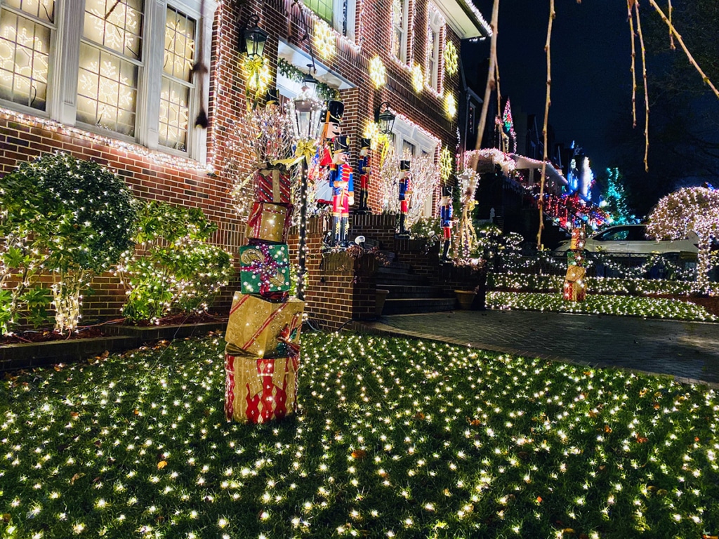 Maison illuminée à Noël à New York, une expérience féerique