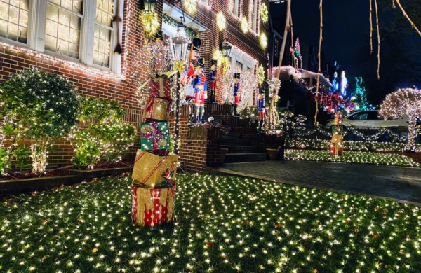 Maison illuminée à Noël à New York, une expérience féerique