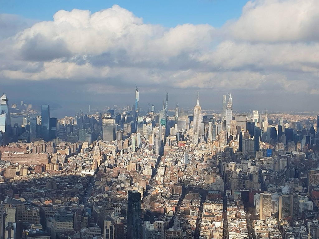 Vue sur l'Empire State Building depuis le One World Observatory