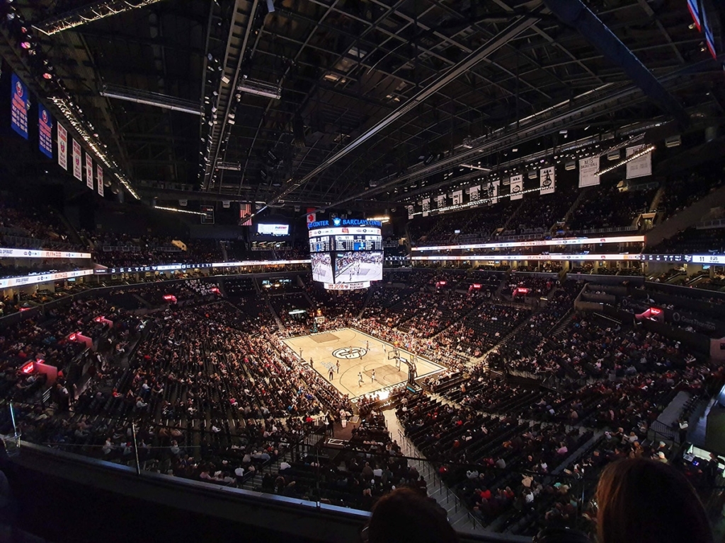 Intérieur du Barclays Center, match de NBA des Brooklyn Nets