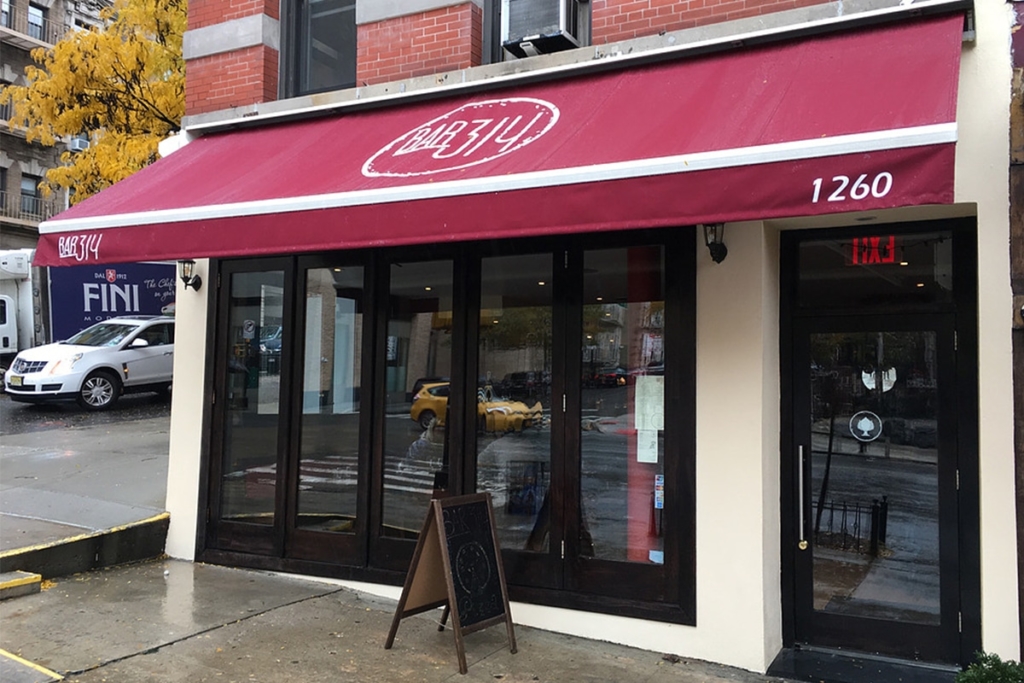 Le restaurant Bar 314 situé dans le quartier de Harlem à New York propose des plats typiquement italiens comme des pâtes, des gnocchis mais surtout des pizzas.