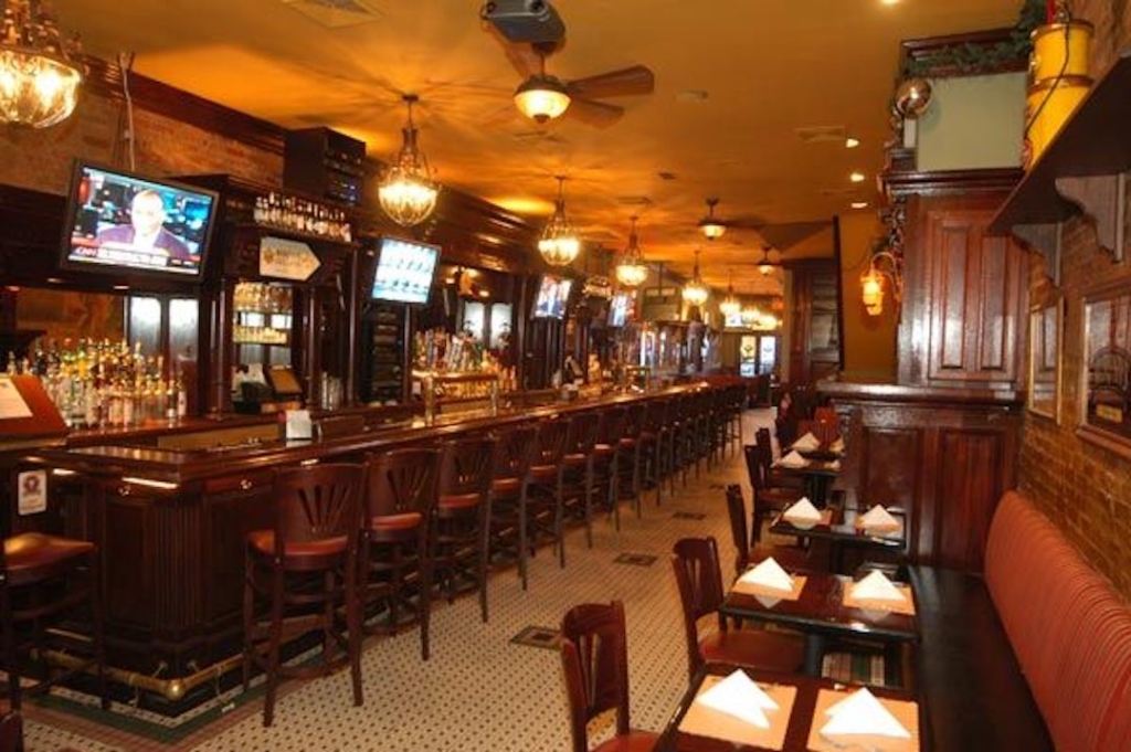 Intérieur du bar McGee's à New York