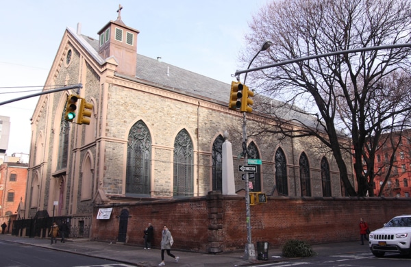 Extérieur de l'ancienne cathédrale St Patrick à Little Italy