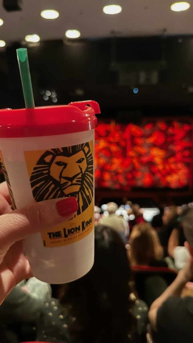 Photo d'une boisson à l'effigie du Roi Lion pendant la comédie musicale à New York