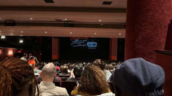 Vue depuis le fond de l'Orchestre au Marquis Theatre à New York