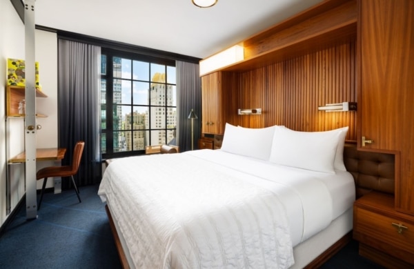 Chambre avec lit double de l'hôtel Le Méridien