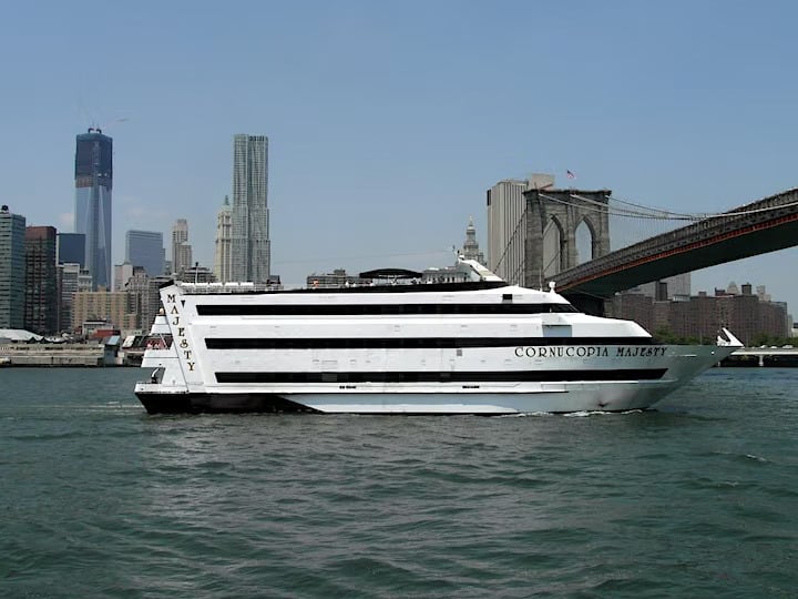 Le Cornucopia Majesty Yacht, un magnifique bateau pour une croisière du 4 juillet à New York