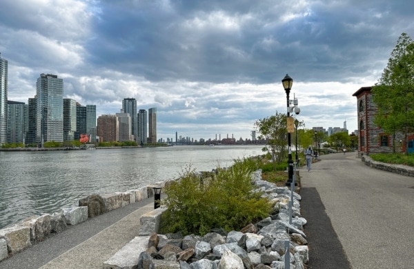 Chemin pour courir sur Roosevelt Island à New York