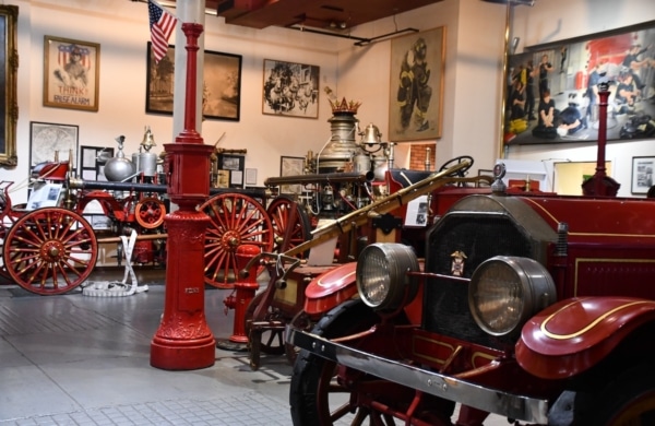 Anciens véhicules exposés au NYC Fire Museum